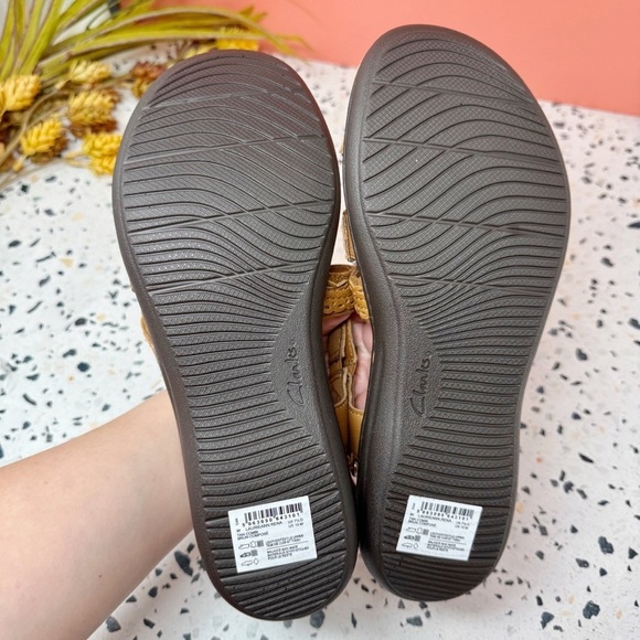 NEW Clark’s Laurieann Rena Leather Tan Hook & Loop Strappy Women’s Sandals Sz 10 - Picture 8 of 10